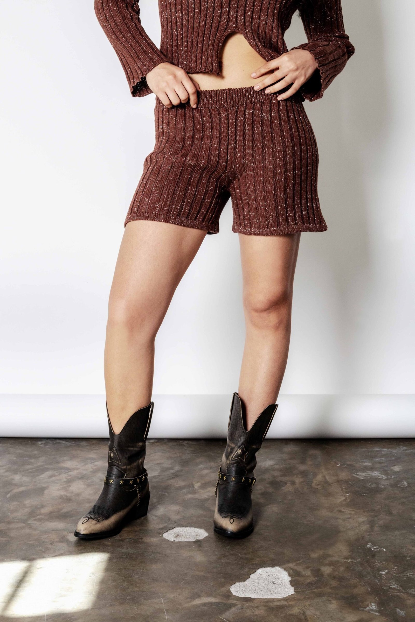 Short Ambar