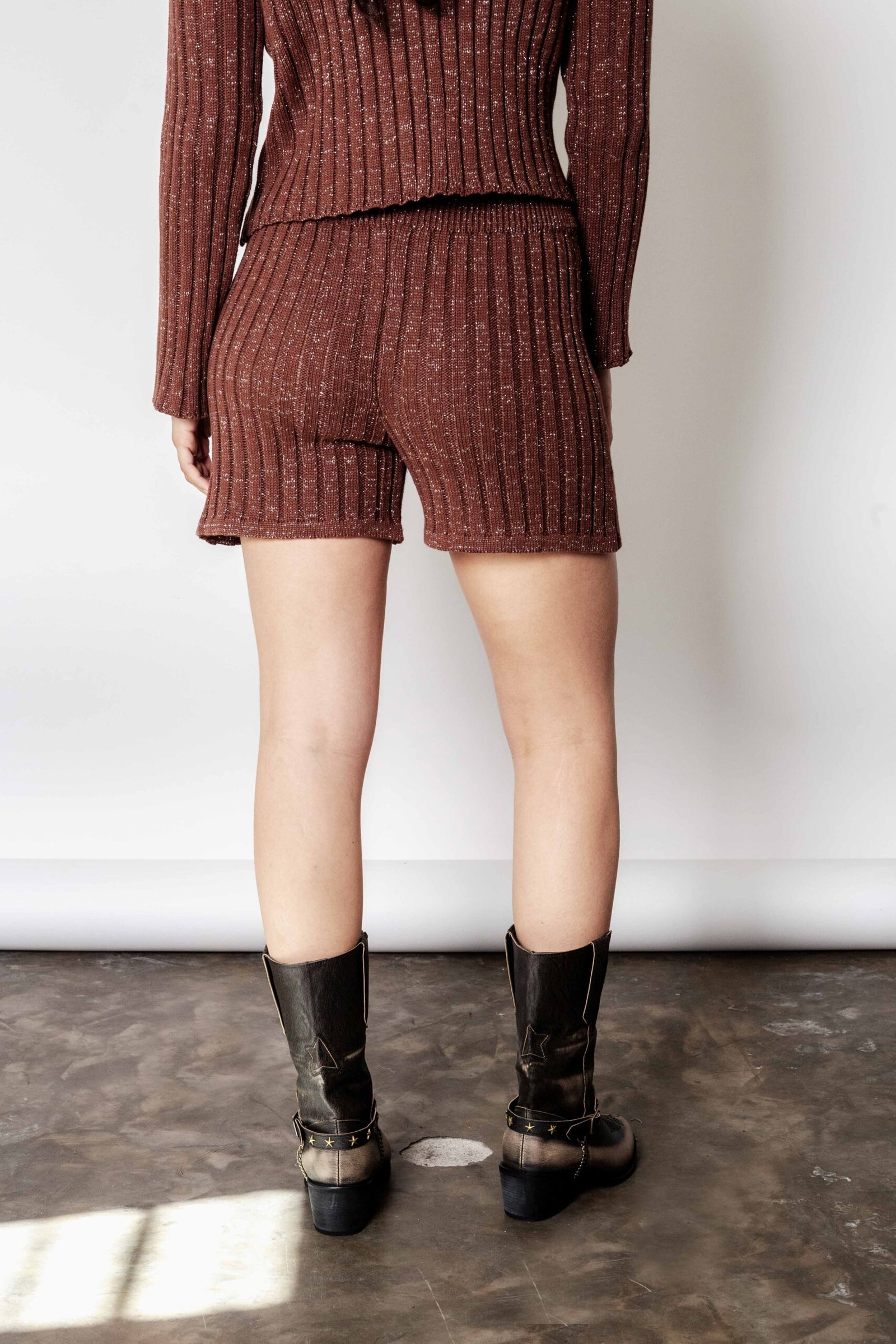 Short Ambar